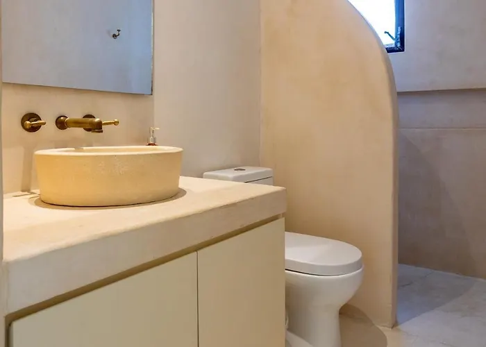 Soulful 3 Bedroom Steps From The Apartment
