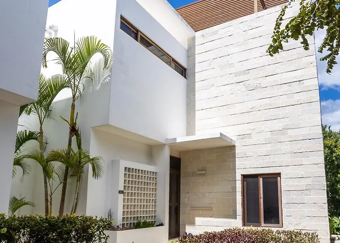 Soulful 3 Bedroom Steps From The *
