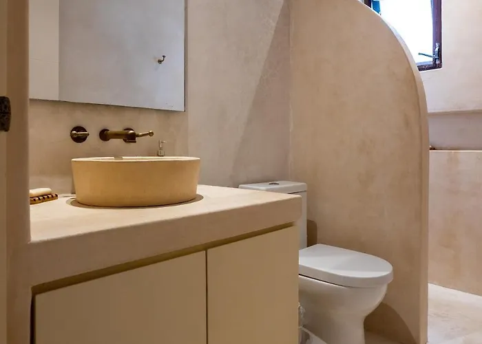 Apartment Soulful 3 Bedroom Steps From The *