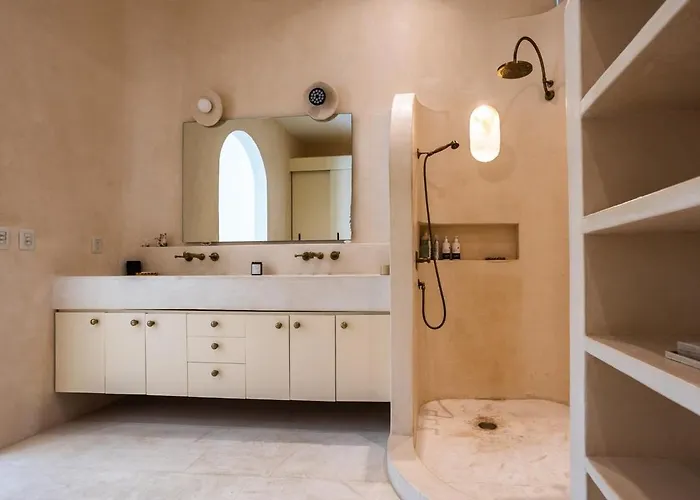 Soulful 3 Bedroom Steps From The Apartment *